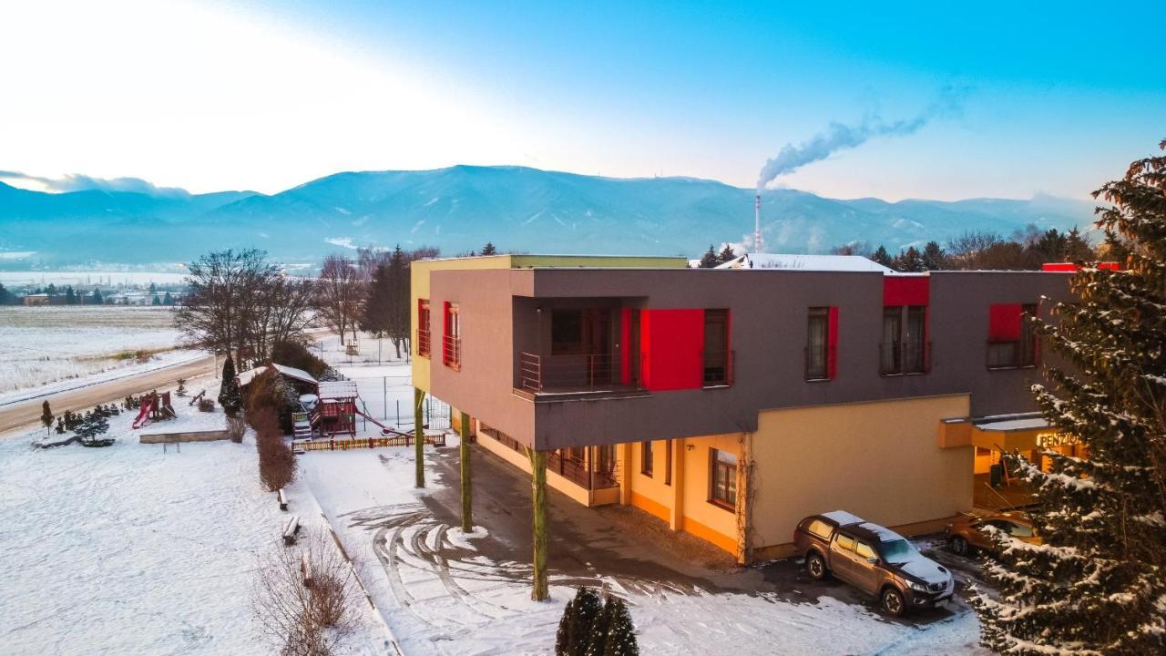 Penzion Ladoven Skvela Kuchyna A Rodinna Atmosfera Martin Extérieur photo